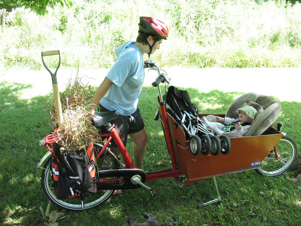 Carrying a baby stroller on a cargo bike