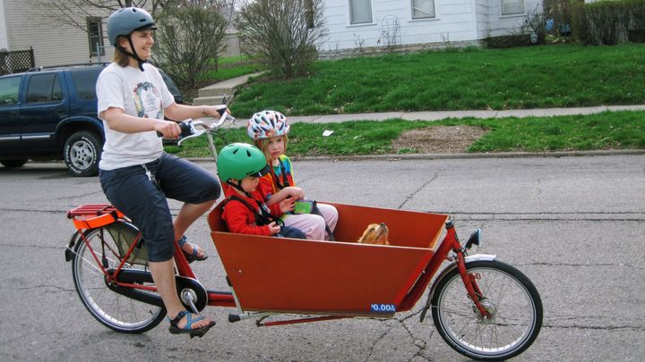 How a car-loving mom found herself running errands with two kids by bike